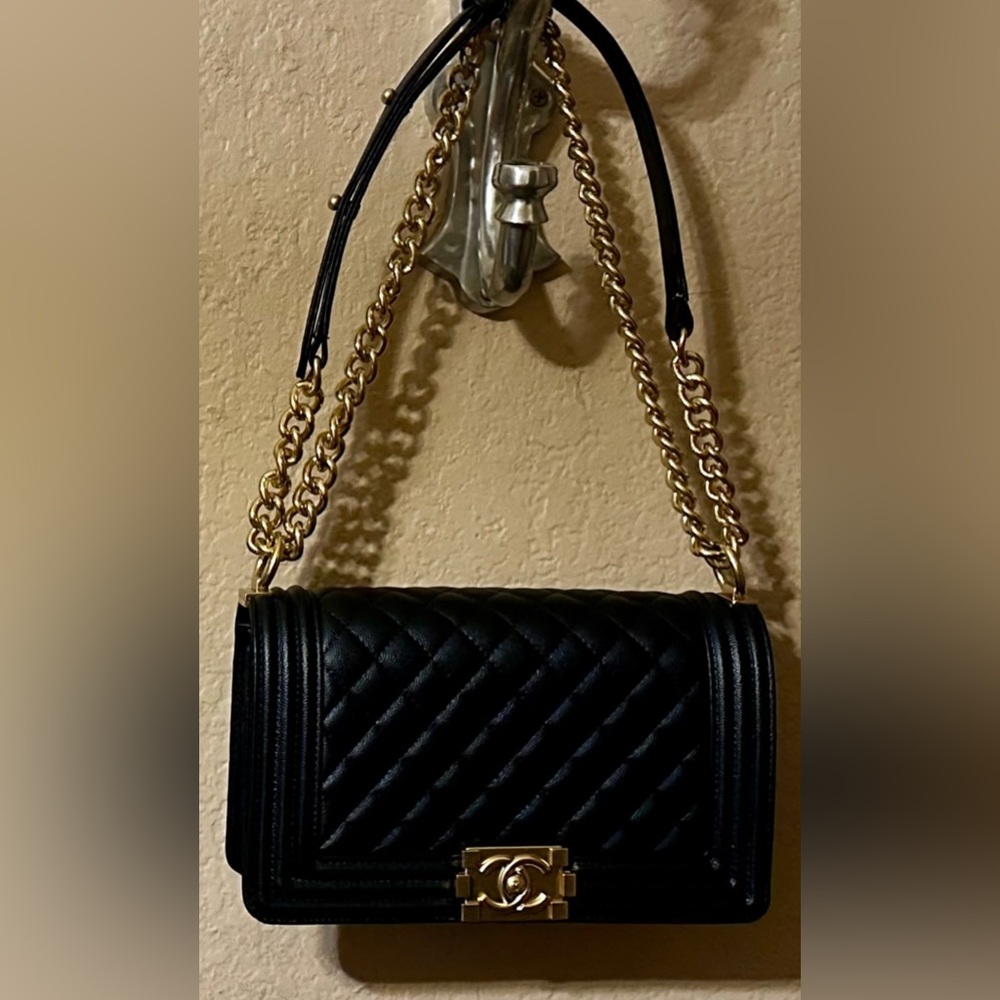 Black Le Boy Quilted Crossbody with Gold Chain - Picture 3 of 4